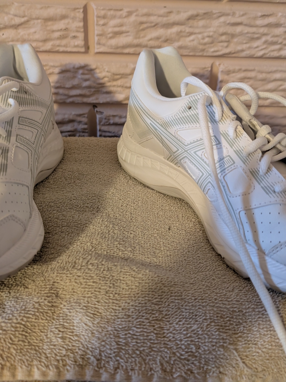 Asics White Women's Athletic Sneakers 8.5